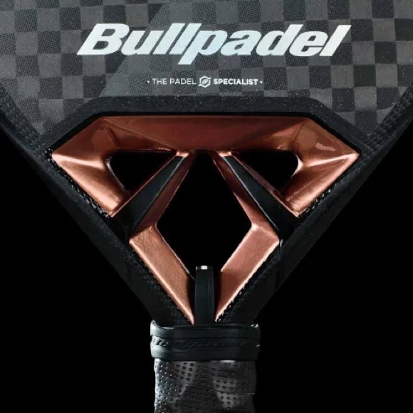 Bullpadel Vertex 04 Padel Racket - Picture 5 of 15